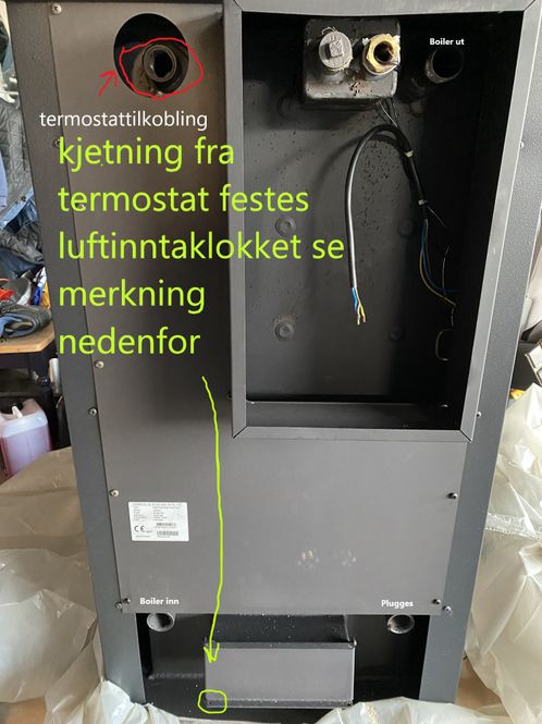Huvudbild Vedkomfyr med vannkappe Lotus Hydro 31,68 kW Sort